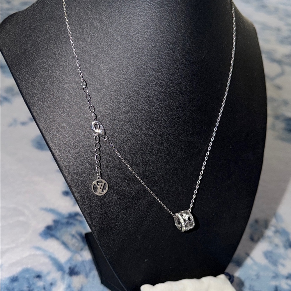 Fashion Silver Crystal Pendant Necklace - Designer Inspired with pouch